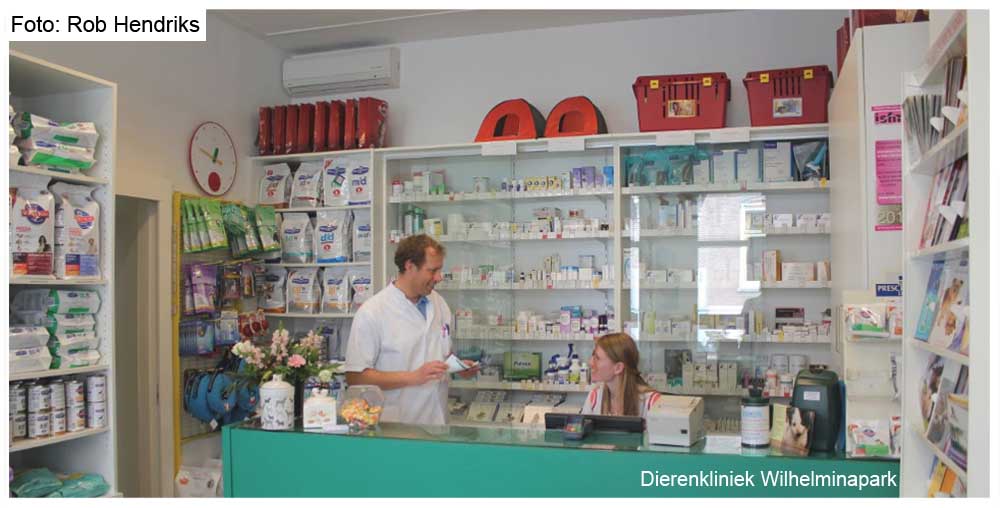 De balie van Dierenkliniek Wilhelminapark, de foto is gemaakt door fotograaf Rob Hendriks